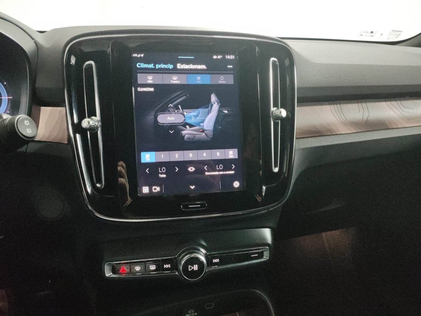 Volvo EX40